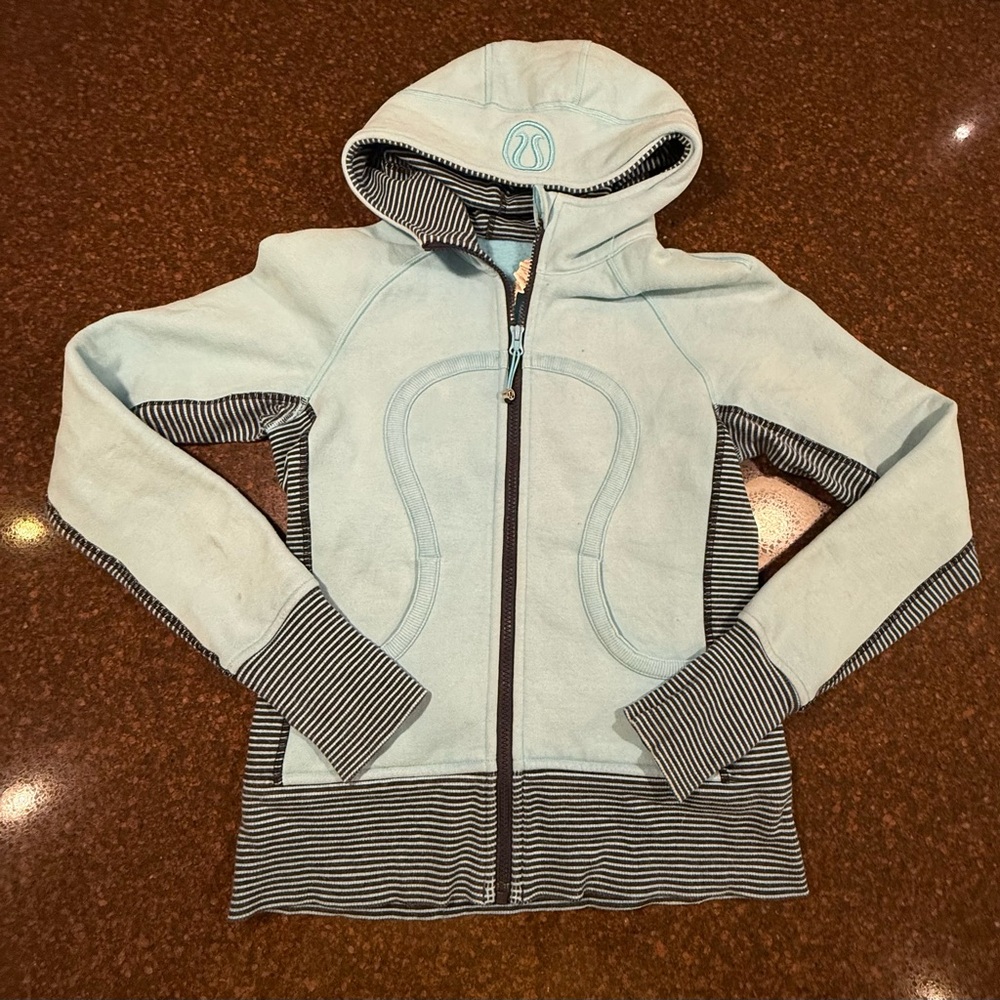 Lululemon sweatshirt